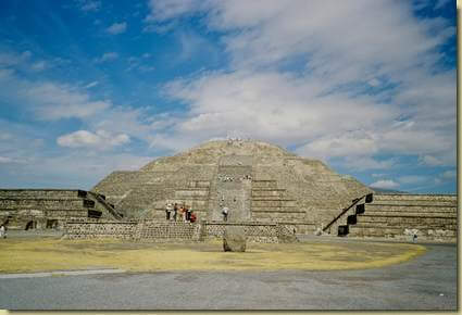  Teotihuacan - la Piramide della Luna... 